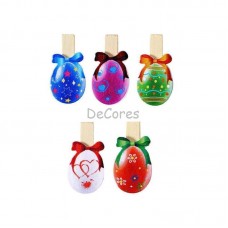 Malé dřevěné kolíčky s velikonočním vajíčkem / 5 kusů