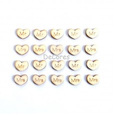 Dekorativní mini srdíčka s nápisem Mr a Mrs / 20 kusů